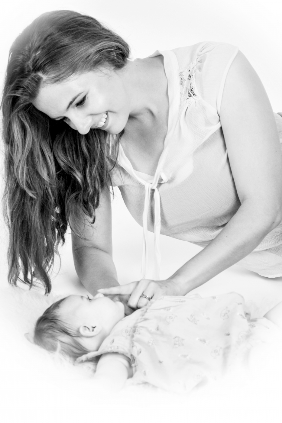 photographer Mike Bell Photography portraiture  photo. mum and baby.
