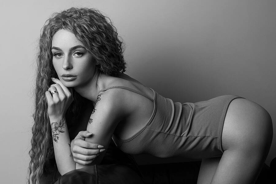 photographer Yan McLine fashion  photo taken at https://boosty.to/yanmcline/posts/62403ea3-246b-4a06-bc1a-51e0fedbb8c7?share=success_publish_link