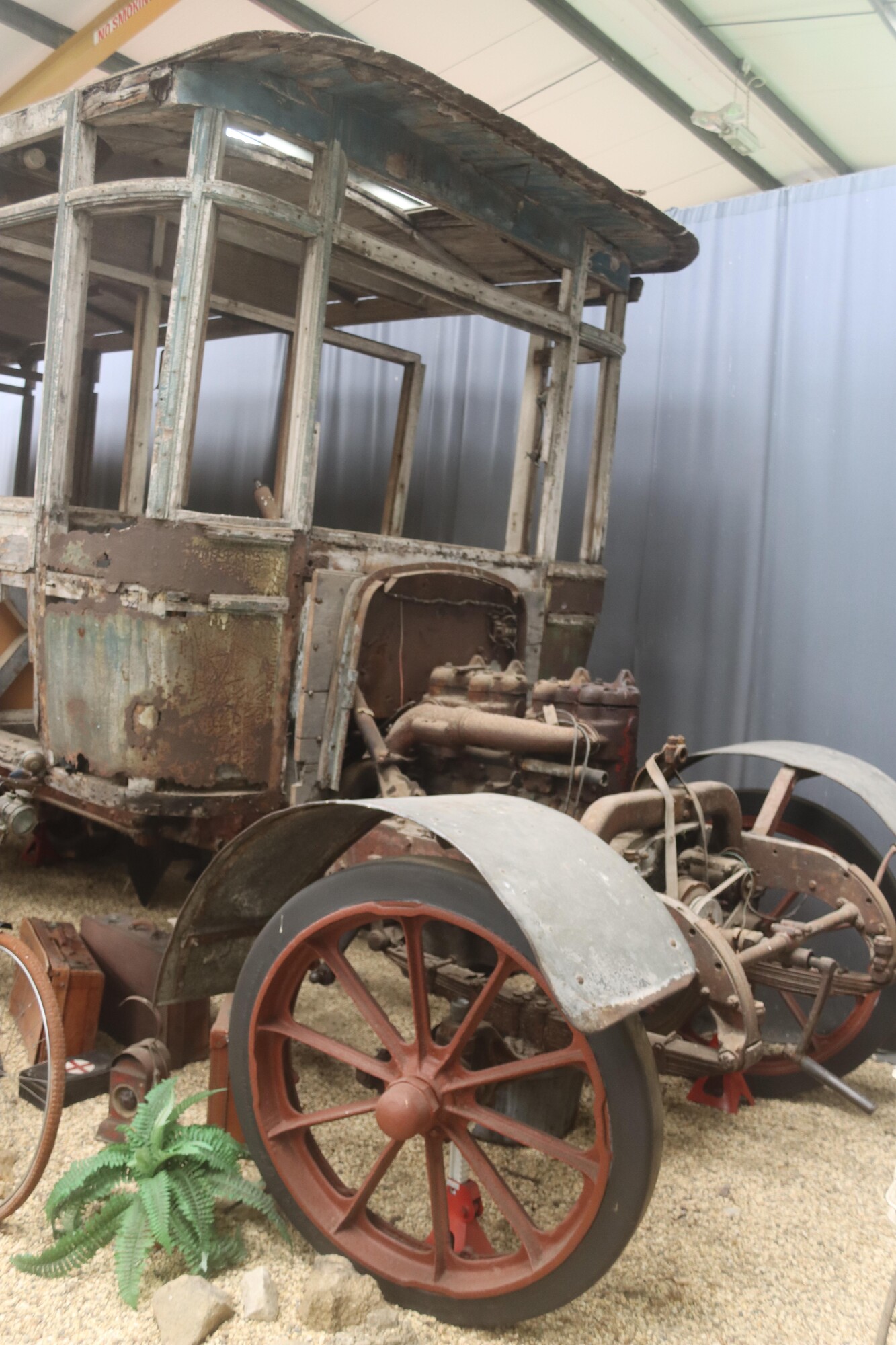 photographer Myddleton transport  photo taken at Oxford Bus Museum