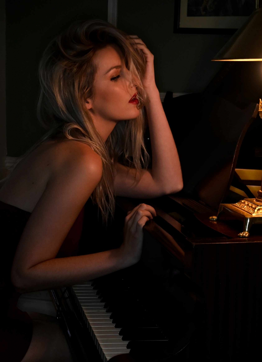 photographer JMKERR conceptual  photo. amber at the piano.